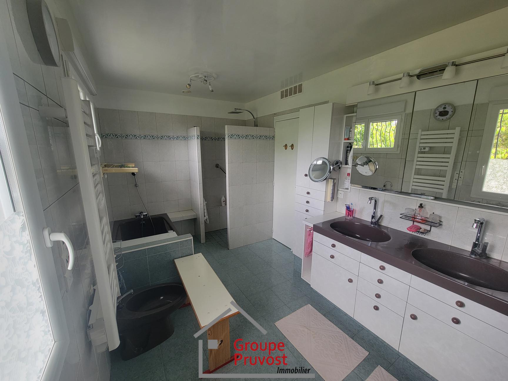 Vente Maison 150 m² à Saint-Vincent-de-Boisset 350 000 €