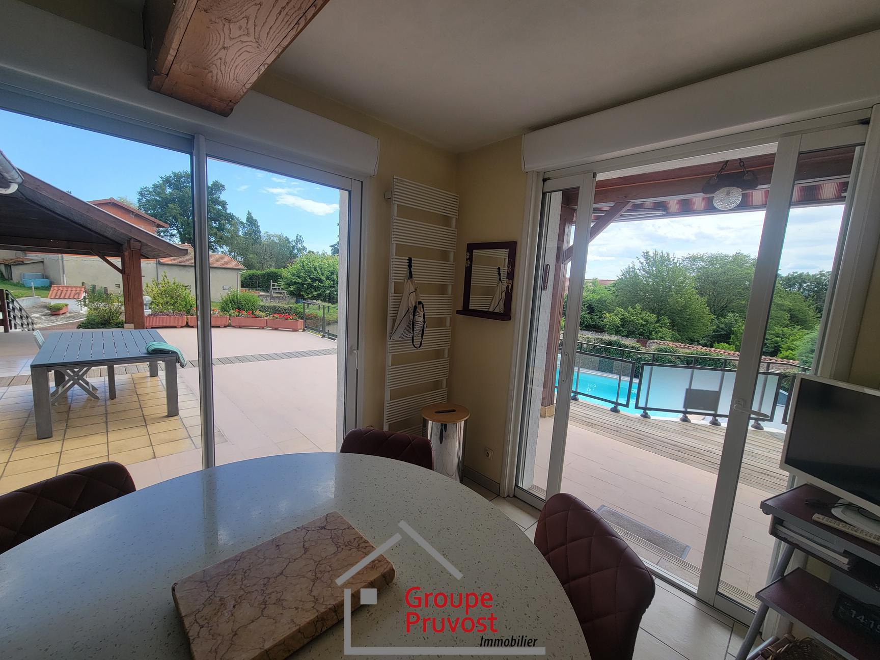 Vente Maison 150 m² à Saint-Vincent-de-Boisset 350 000 €
