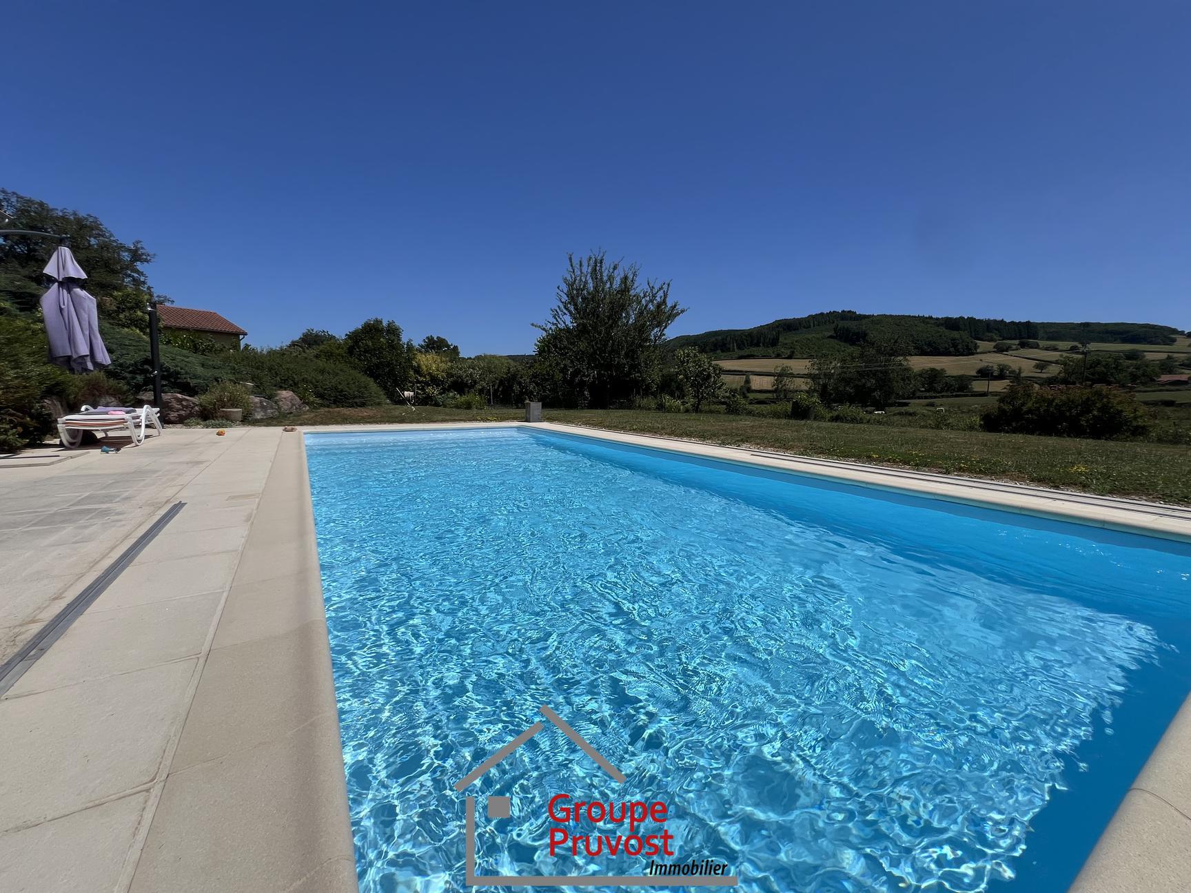 gedeon-photo-c8eb58c1640ecfcfde3f98f45ea967f6 Très belle villa avec piscine