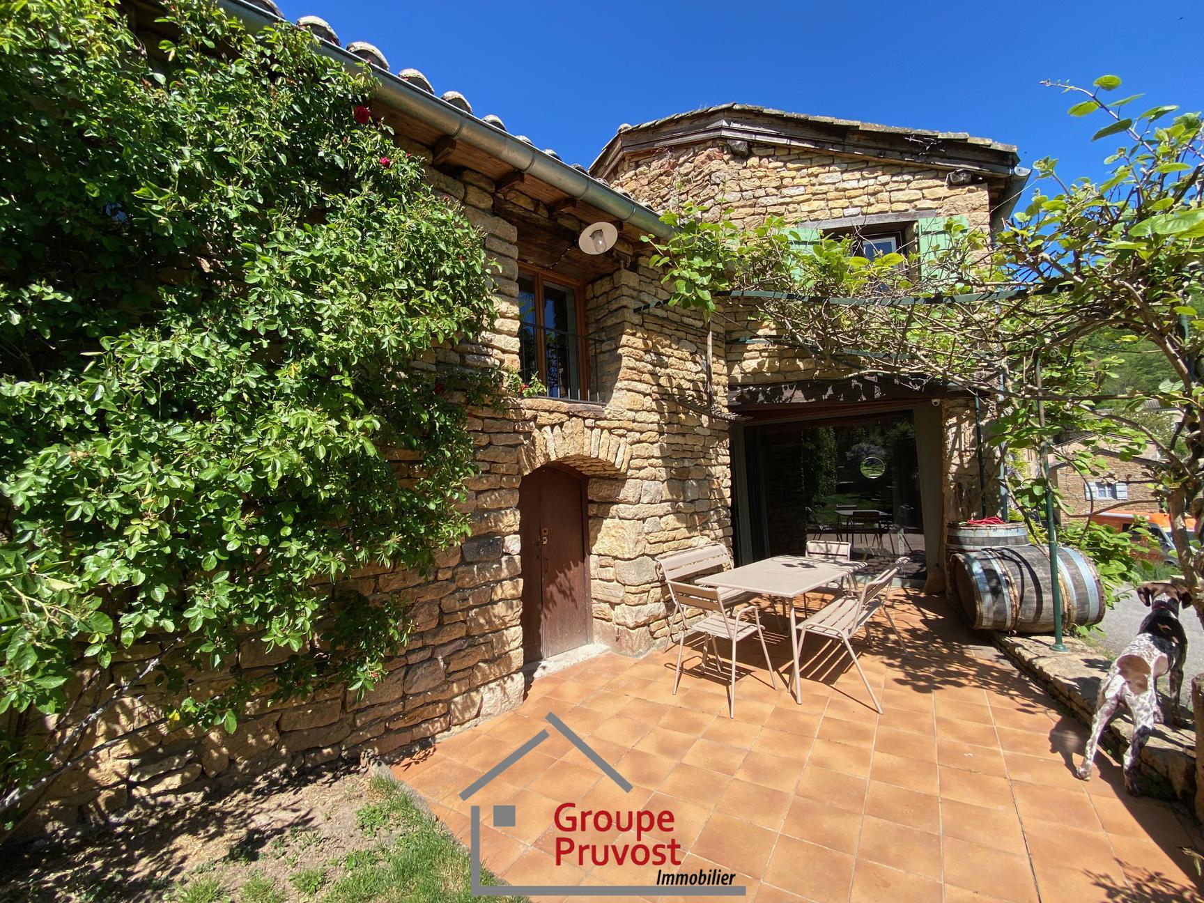 gedeon-photo-d9efbe471610607615a469c1424facea Maison de village