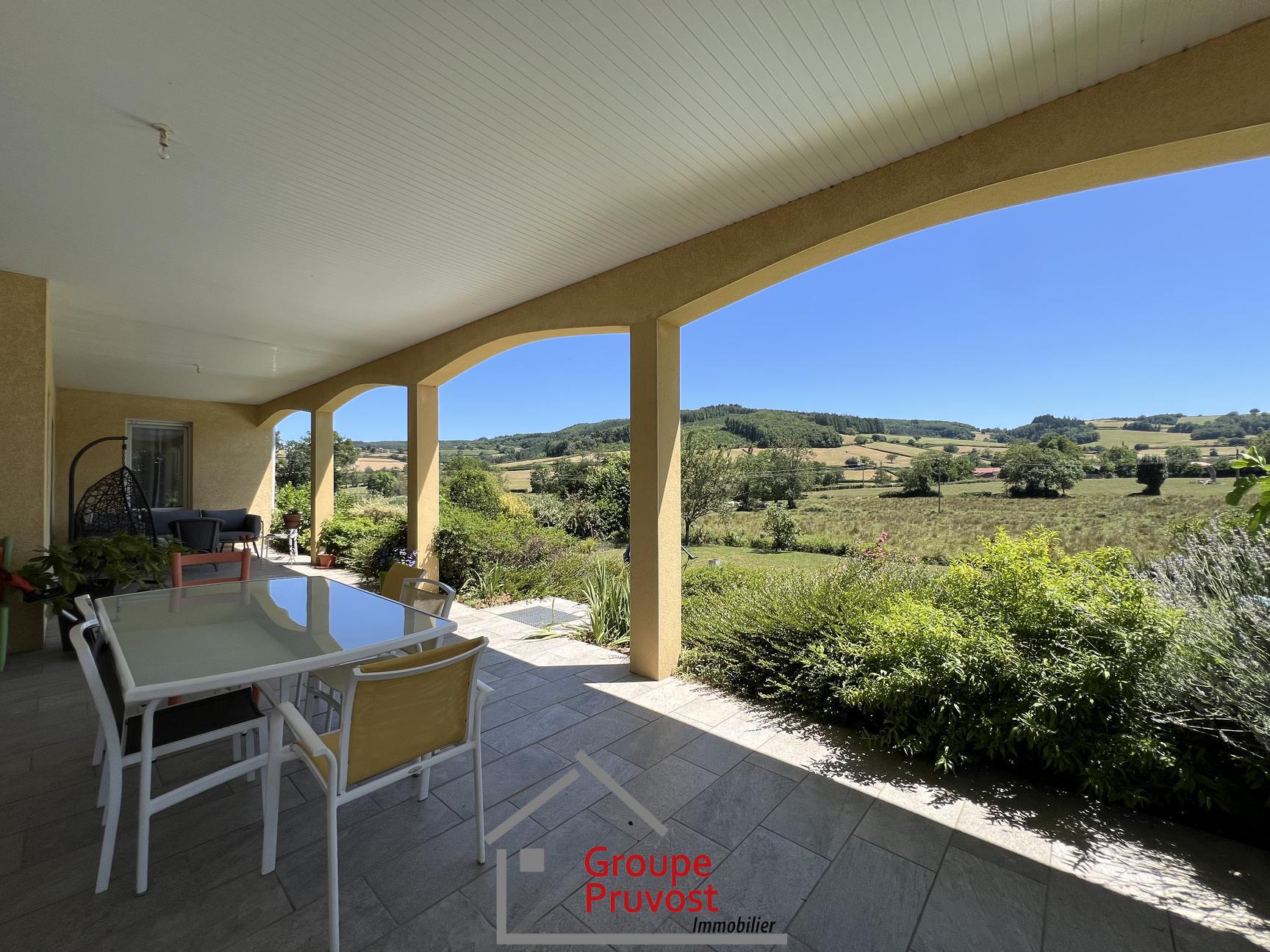 gedeon-photo-fdc358178e0847f456c7099e973467bd Très belle villa avec piscine