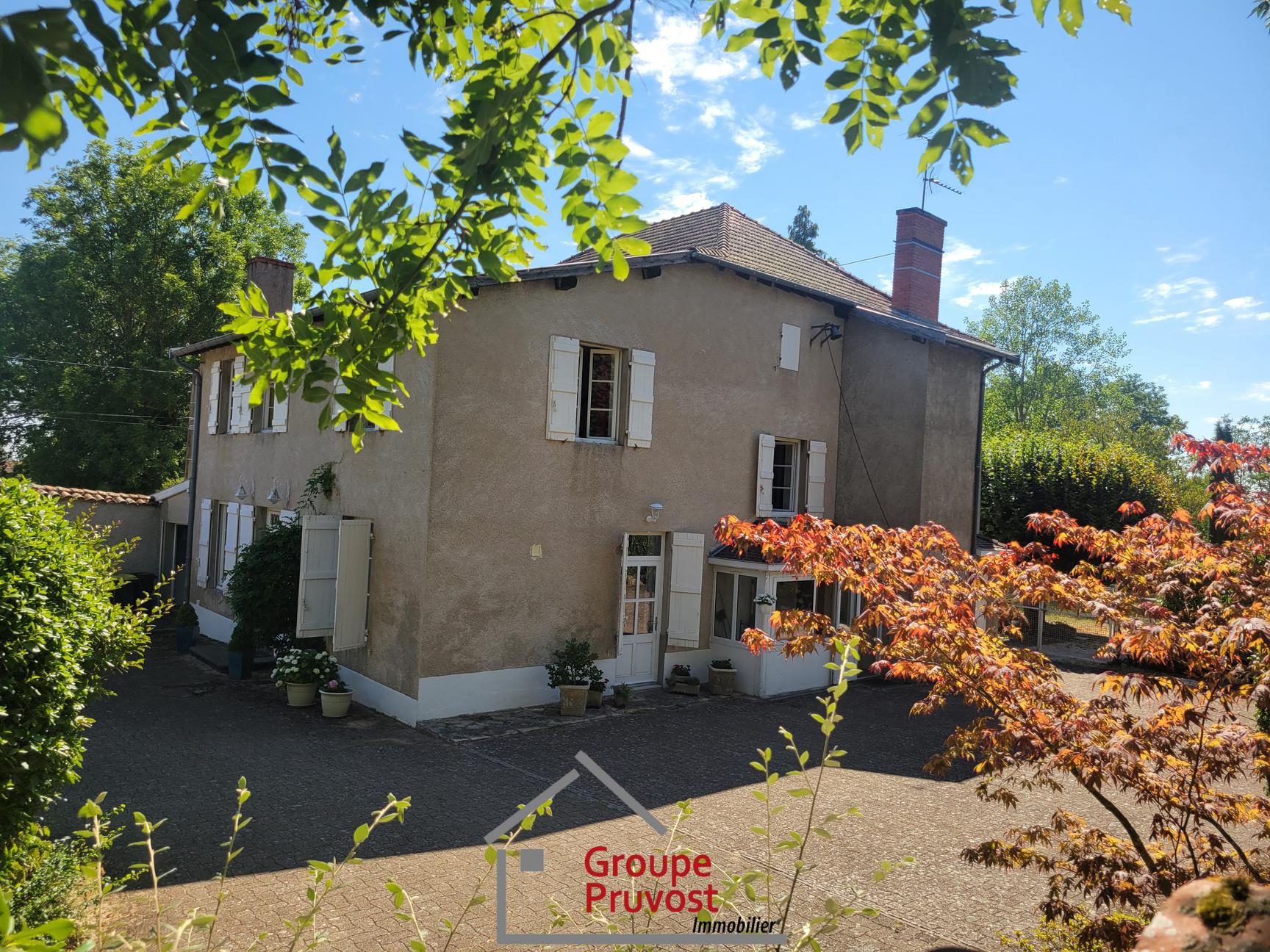 Vente Propriété 290 m² à Renaison 720 000 €