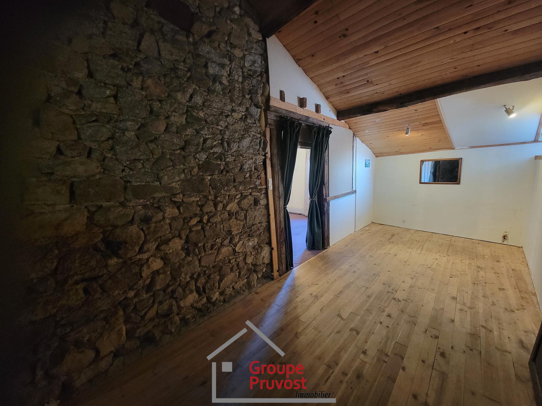 Vente Maison de village 200 m² à Renaison 99 900 €