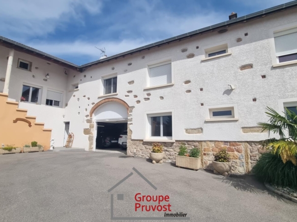Très belle bâtisses terrain 1343 m²