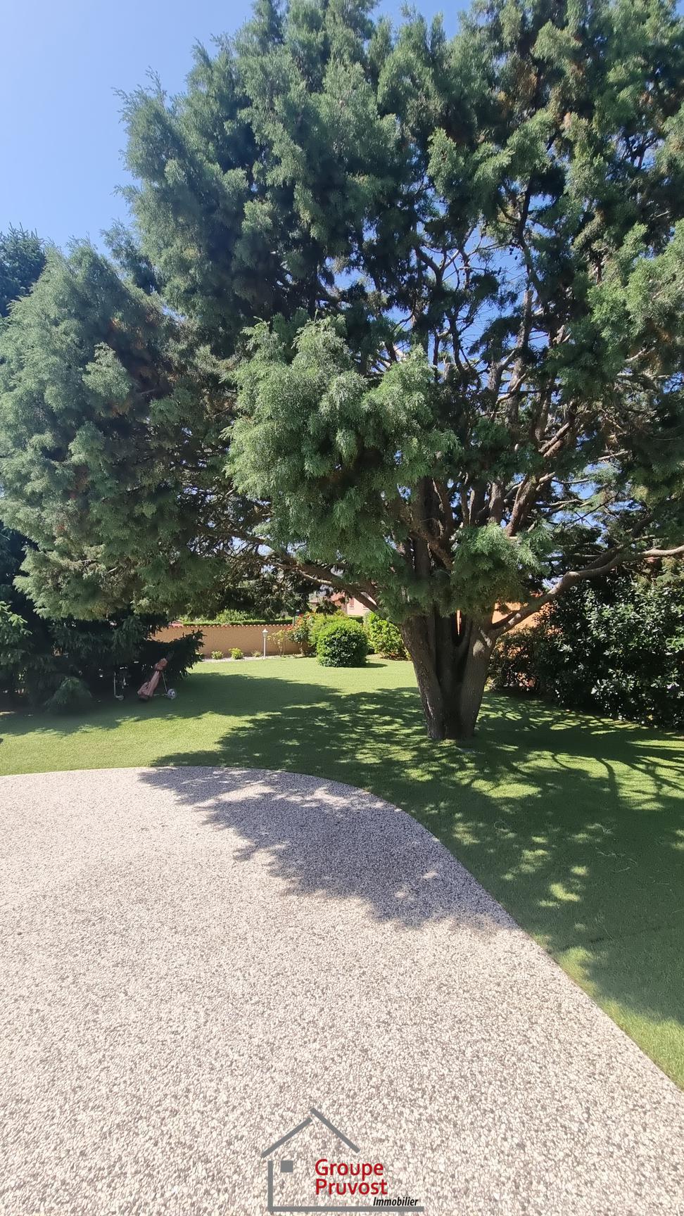 Très belle bâtisses terrain 1343 m²