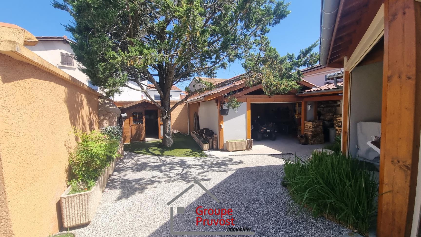 Très belle bâtisses terrain 1343 m²