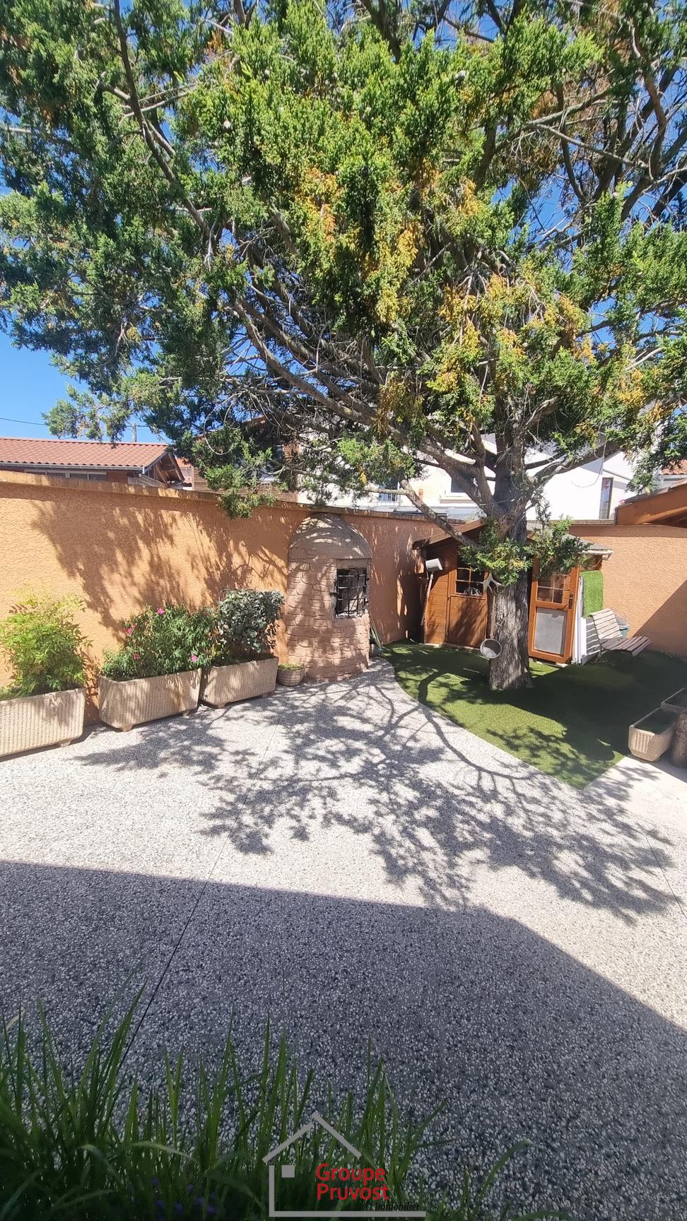 Très belle bâtisses terrain 1343 m²