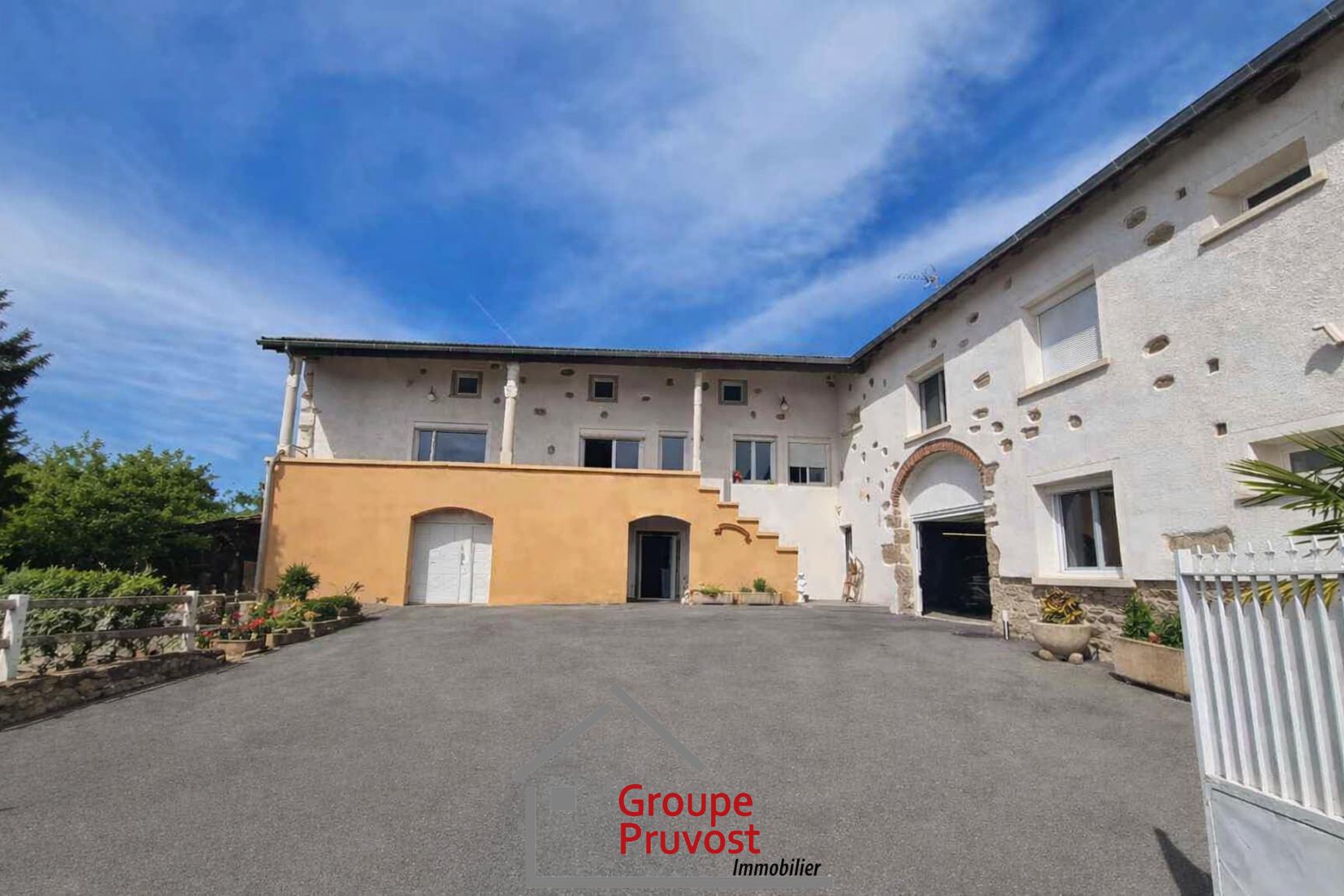 Très belle bâtisses terrain 1343 m²