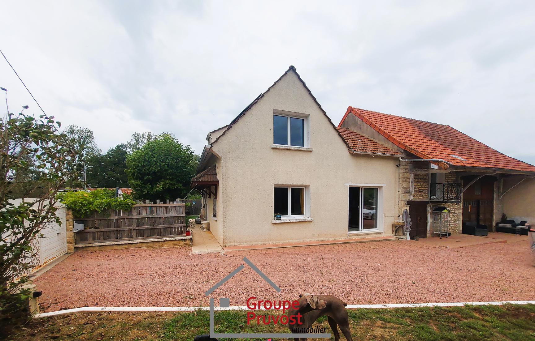 gedeon-photo-4af635adfc21c6f034f4d2d503ef0e82 Maison de village
