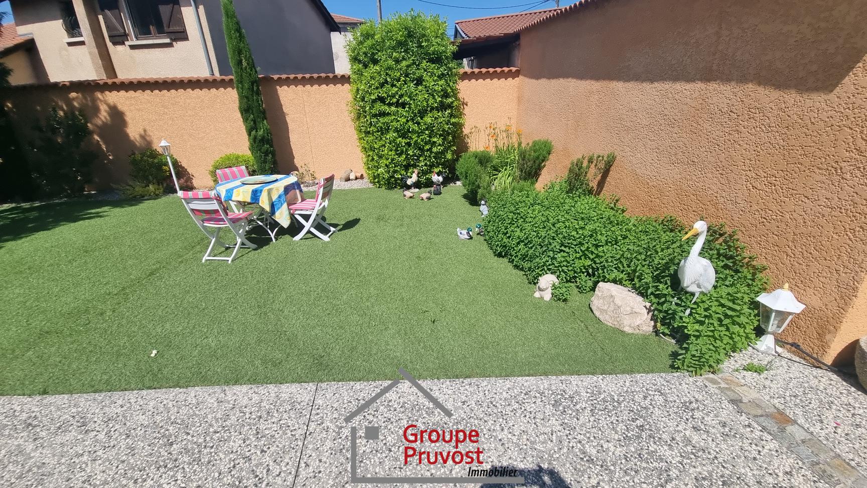 gedeon-photo-4c5e7d055d94cfac302076025993e63f Très belle bâtisses terrain 1343 m²