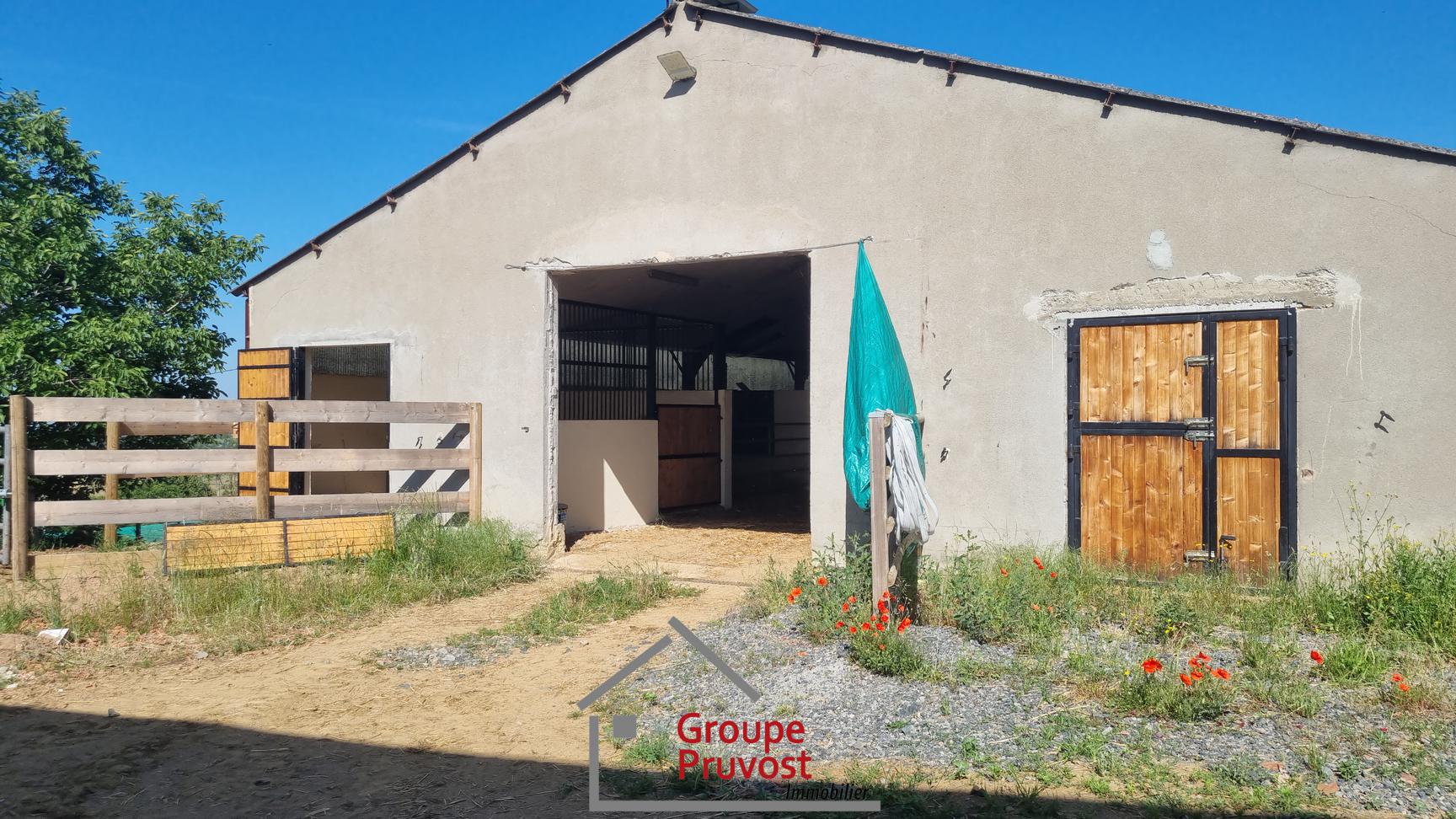 gedeon-photo-5d2a7eec0f7e09875b301ebf2fc81f3e Corps de ferme avec terrain et box
