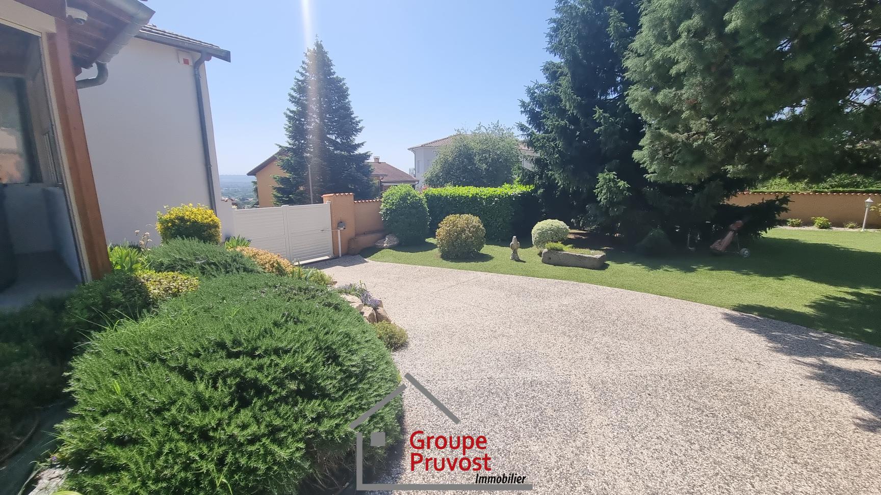 gedeon-photo-8f262fd40273525bb963b7bab2b6095f Très belle bâtisses terrain 1343 m²