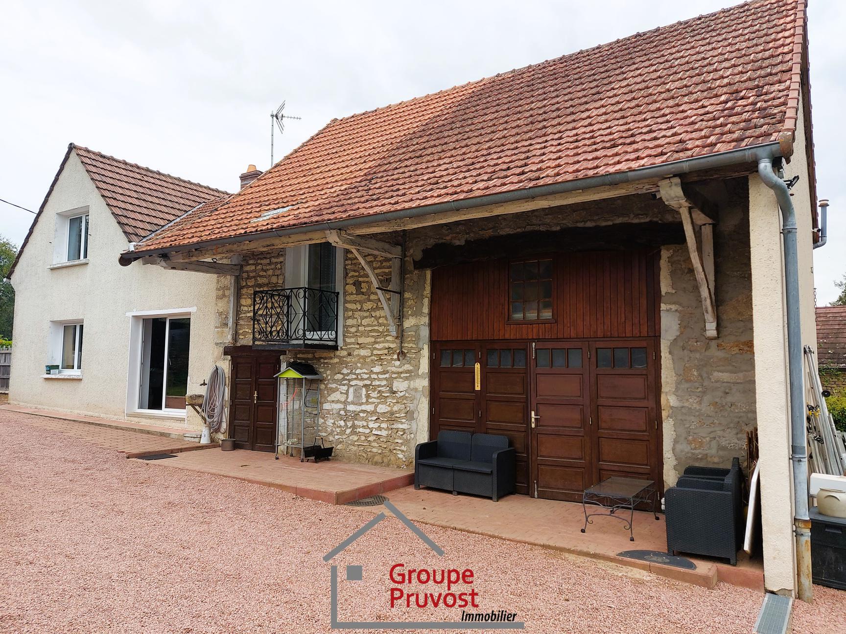 gedeon-photo-ac959278b630356b5e112ca1a6012ba7 Maison de village