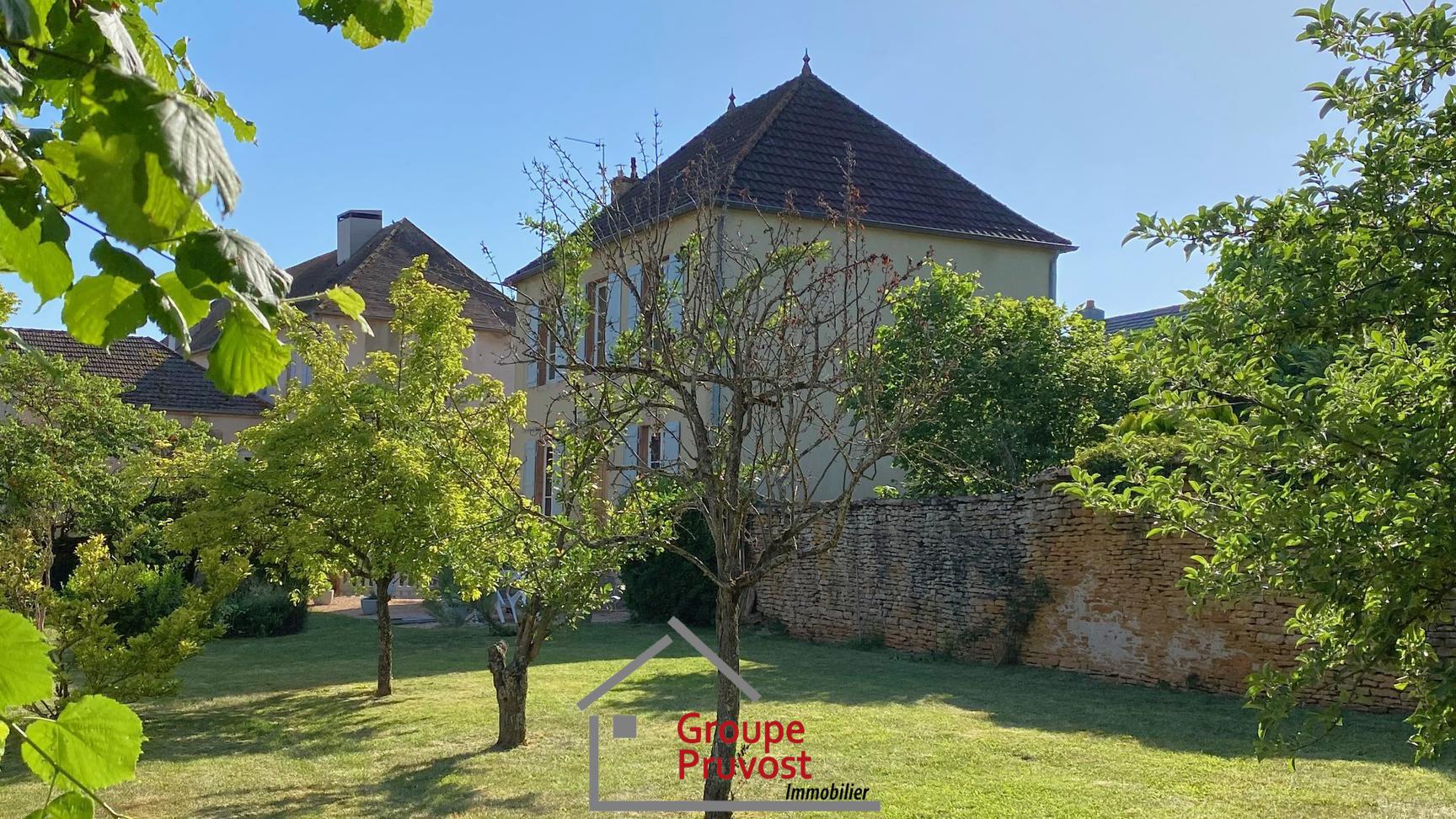 gedeon-photo-aed296ad32dfe7e20c546bd42f6b8fad Maison de village