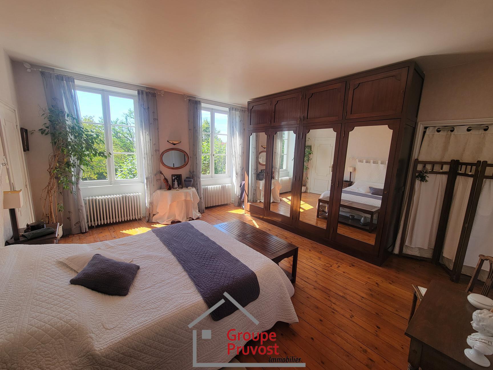 Vente Propriété 290 m² à Renaison 720 000 €