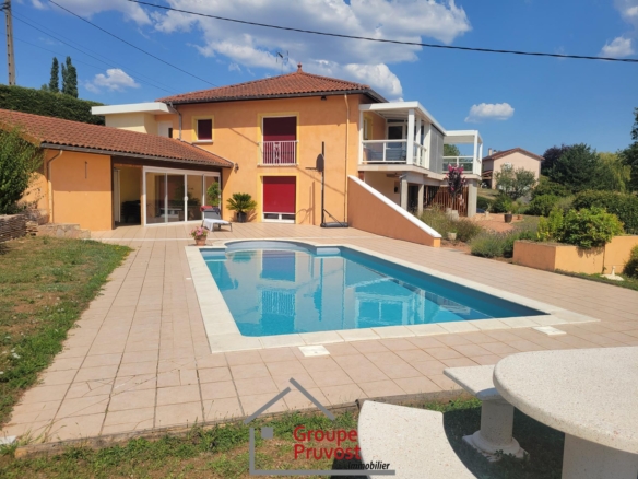 Vente Maison 245 m² à Charlieu 465 000 €