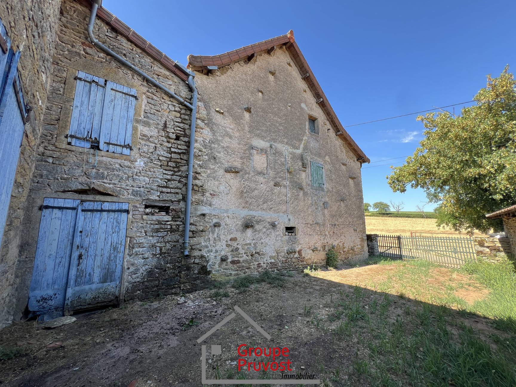 gedeon-photo-b773d9901eb86e500030ddb24461c637 Ensemble immobilier à renover