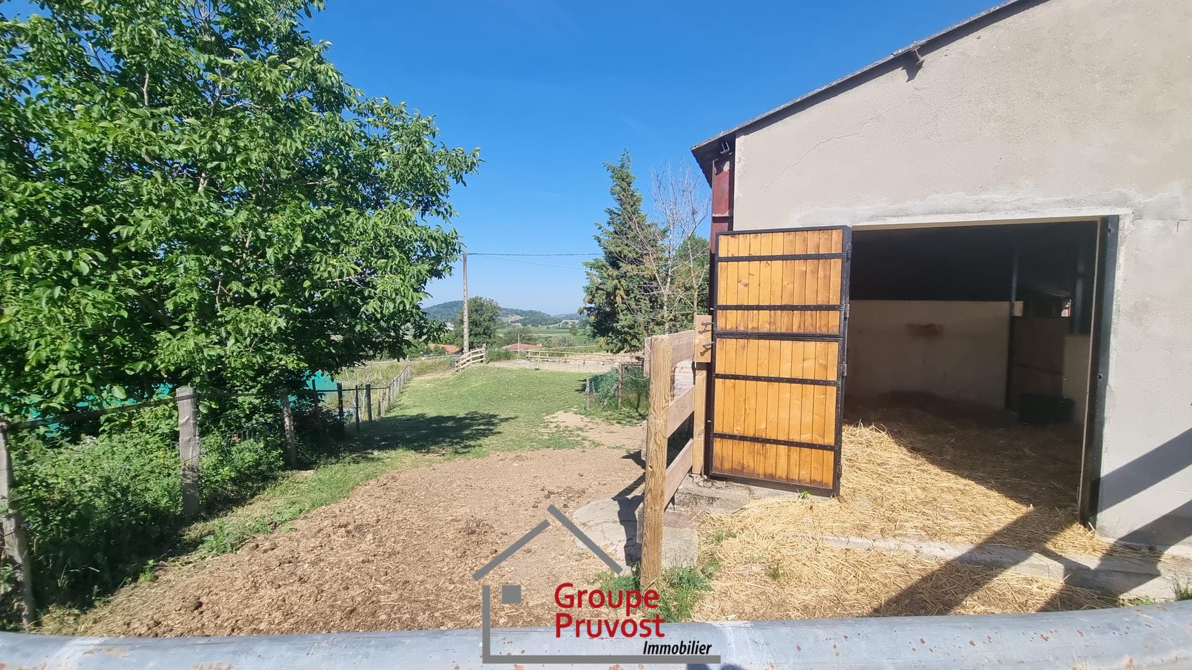 gedeon-photo-d3754121535e8c0e114d325769d558f1 Corps de ferme avec terrain et box