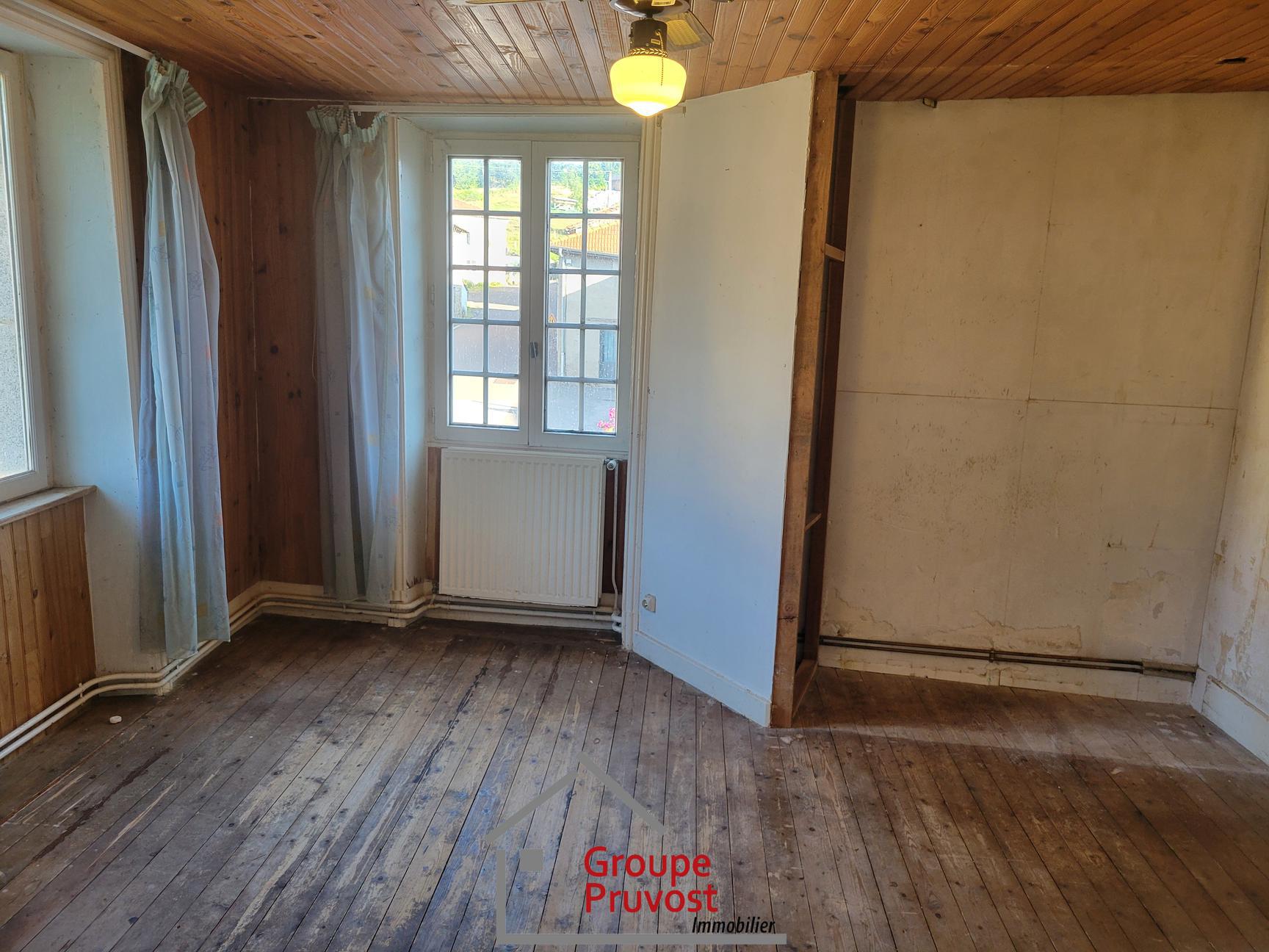 Vente Maison de village 200 m² à Renaison 99 900 €