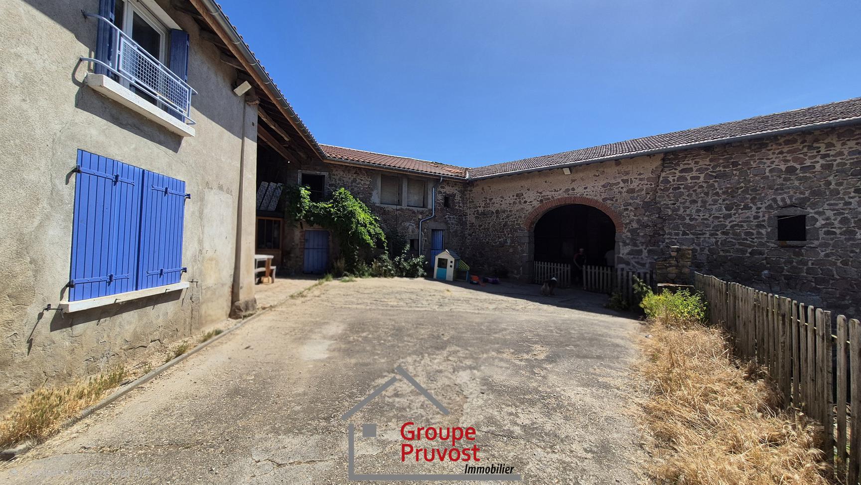 gedeon-photo-d78843233ae7a5009133c9aa28cbf795 Corps de ferme avec terrain et box
