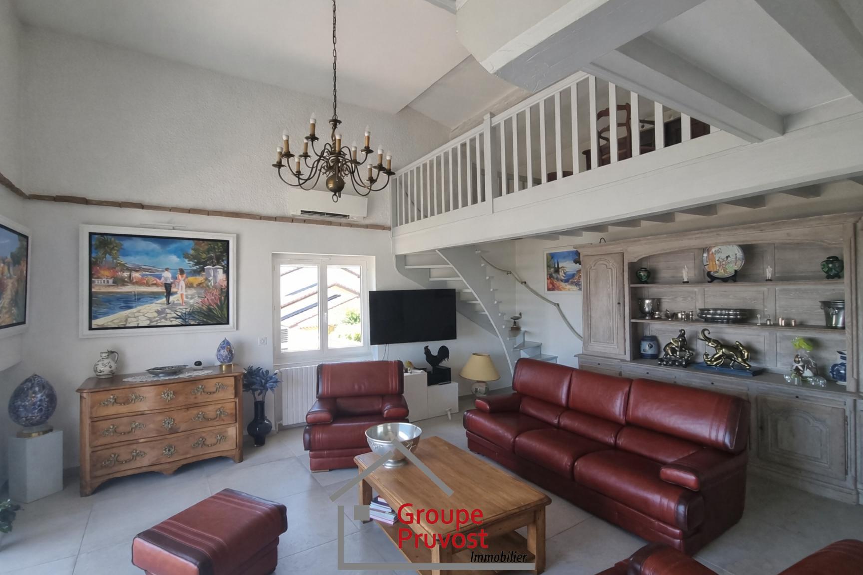 Très belle bâtisses terrain 1343 m²