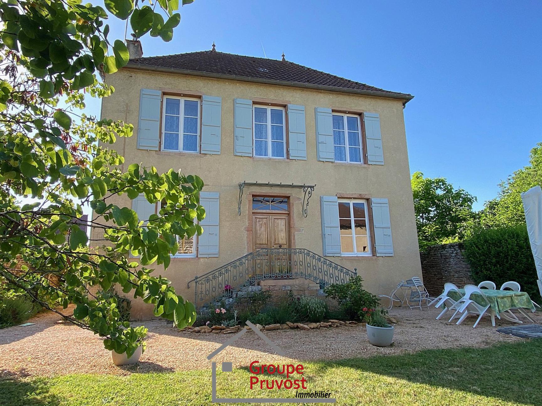 gedeon-photo-f59d2b6eaf1a52e051d459f2a9e40bc3 Maison de village