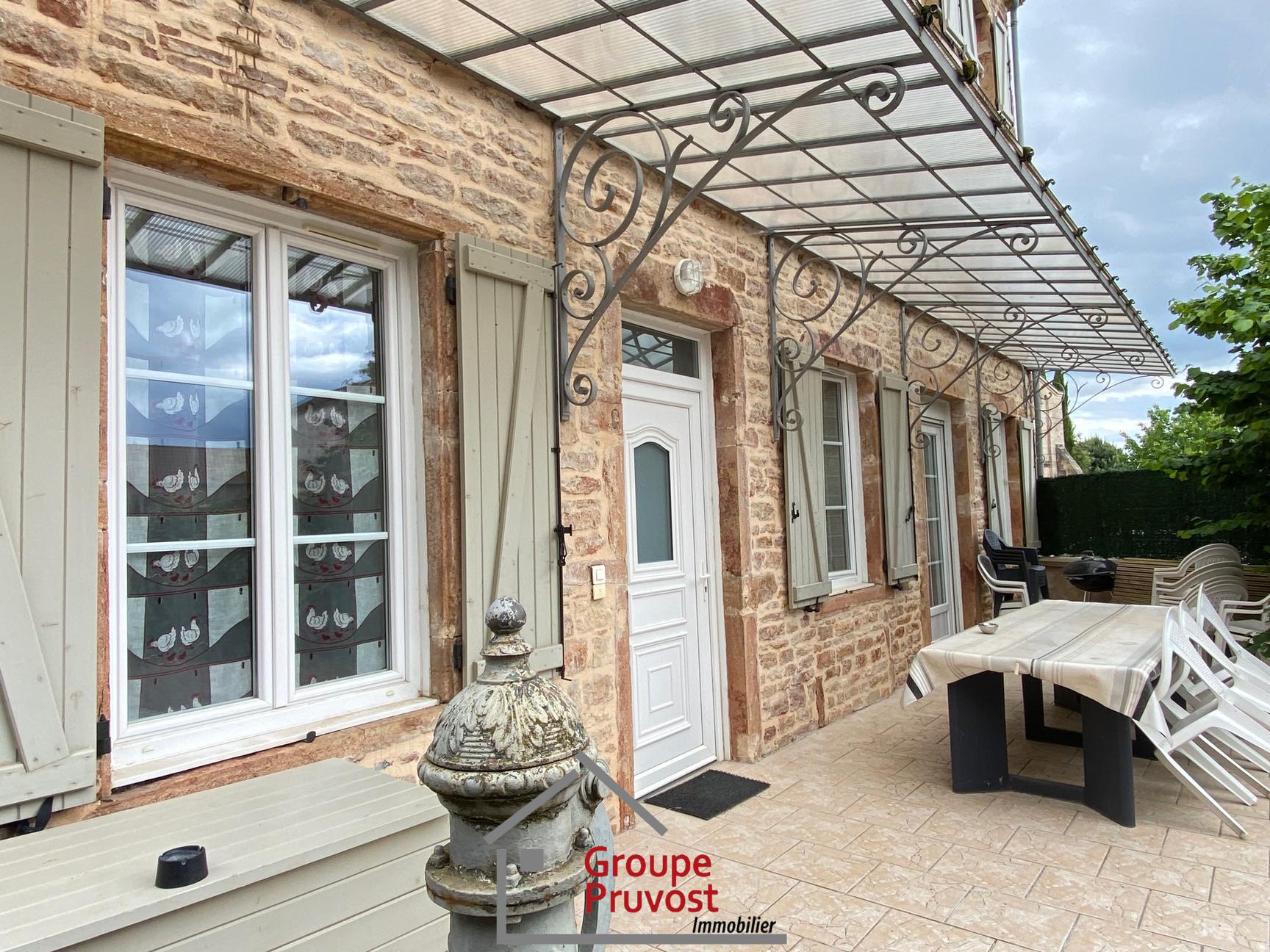 gedeon-photo-f89500e9341342b33211299799bc8e32 Maison de village